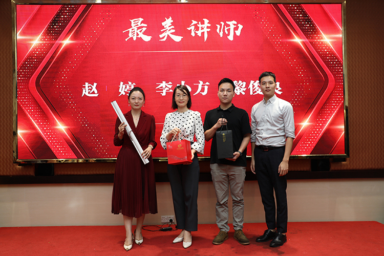开云足球,开云足球(中国)
大学 开云足球,开云足球(中国)
大学
